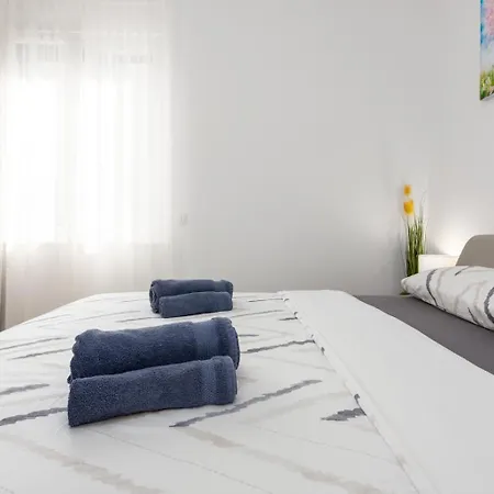 Lumera Apartment *